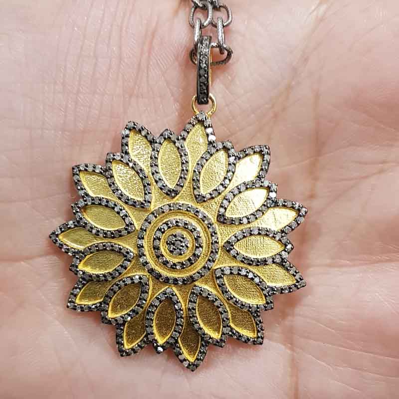 Good Looking Handmade Fancy Designer Flower Style Pendent