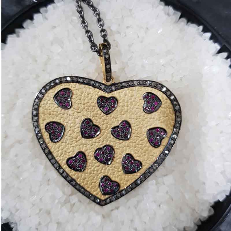 Graceful Pave Diamond Handmade Designer Heart Pendent