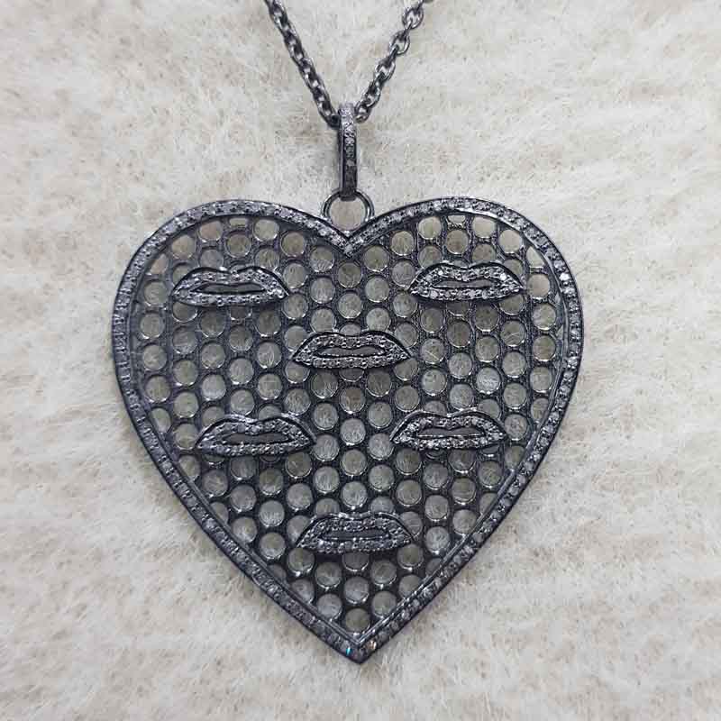 Designer Heart With Pave Lips Pendent