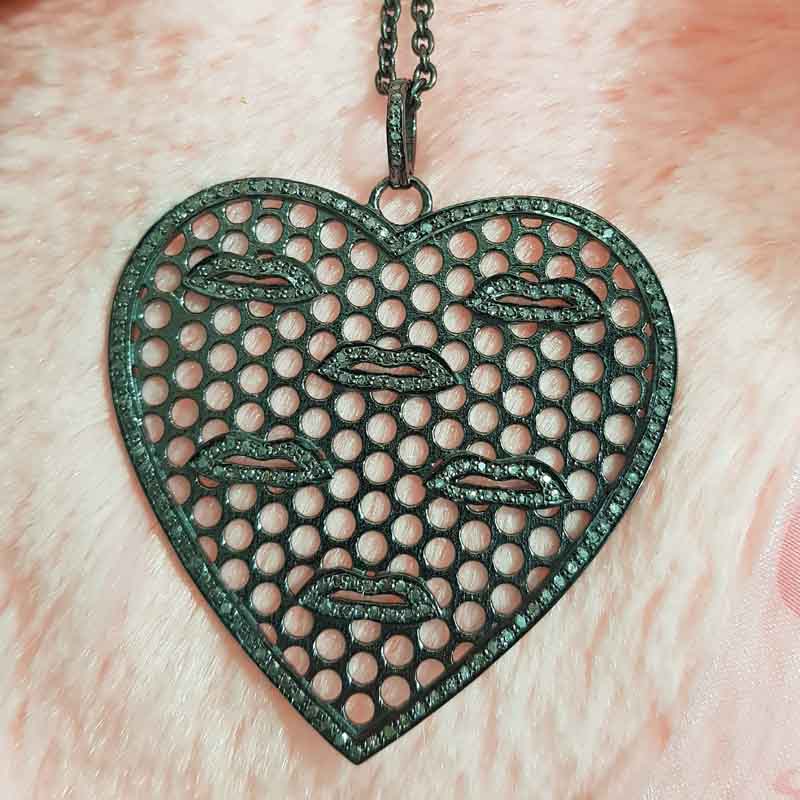 Designer Heart With Pave Lips Pendent