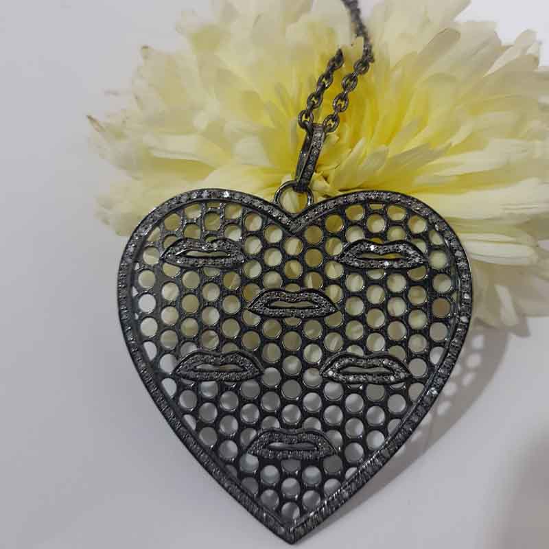 Designer Heart With Pave Lips Pendent