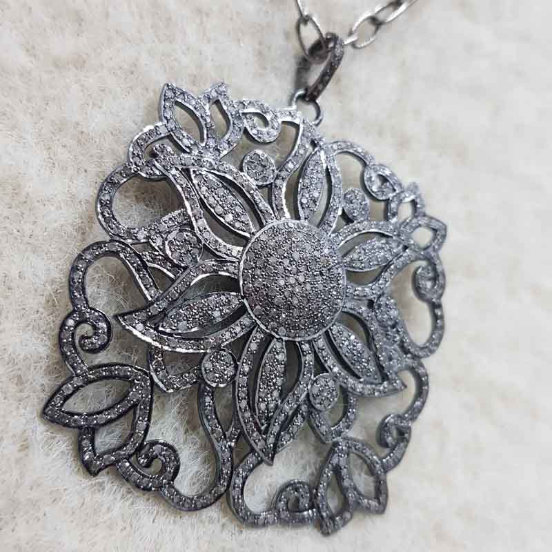 Lovely Flower Designed Fancy Pendent