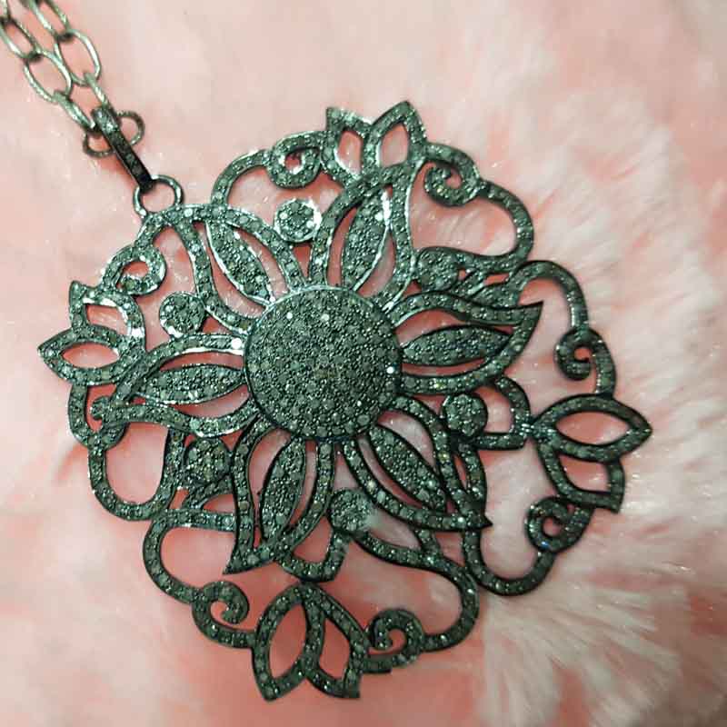 Lovely Flower Designed Fancy Pendent