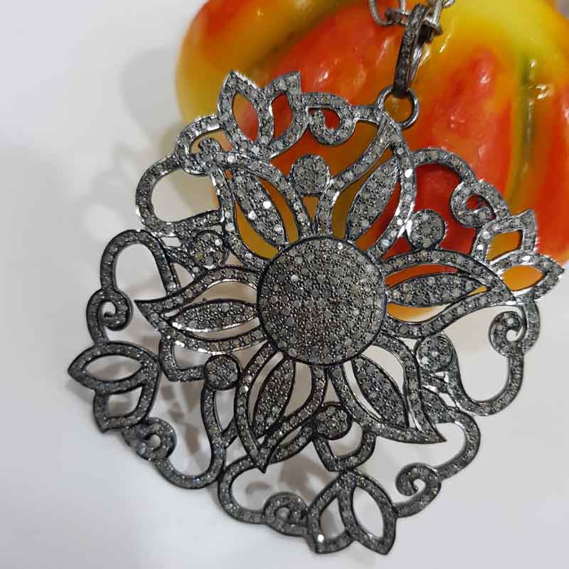 Lovely Flower Designed Fancy Pendent