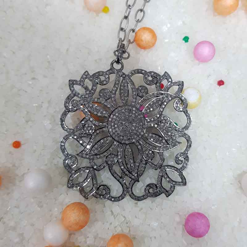 Lovely Flower Designed Fancy Pendent