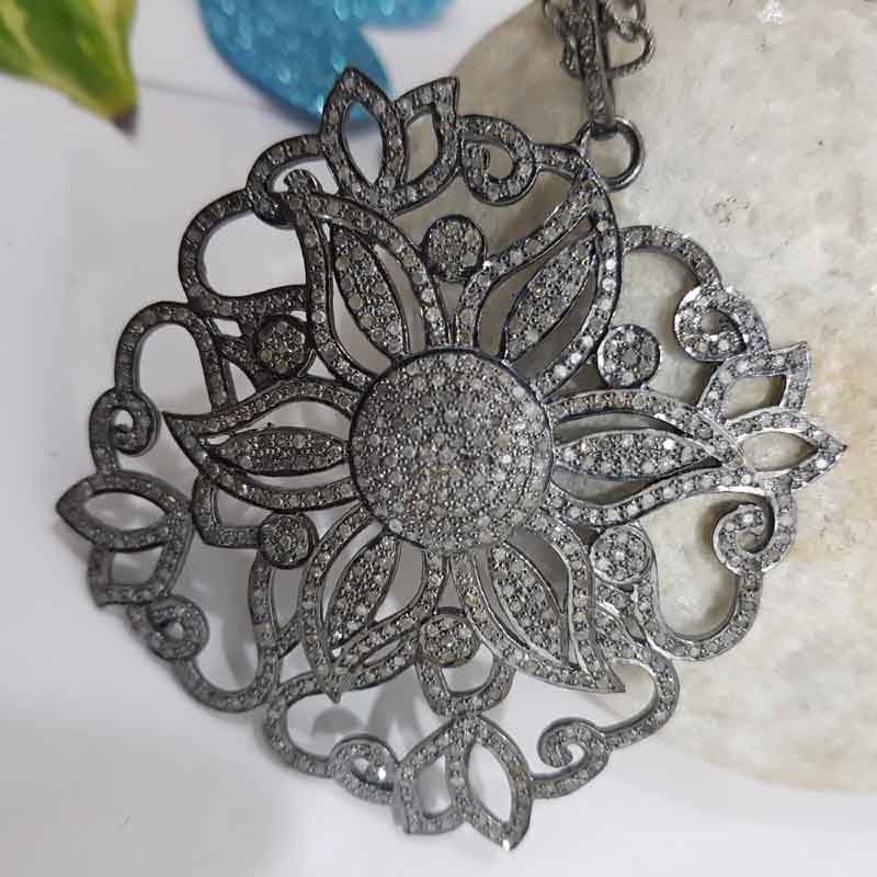 Lovely Flower Designed Fancy Pendent