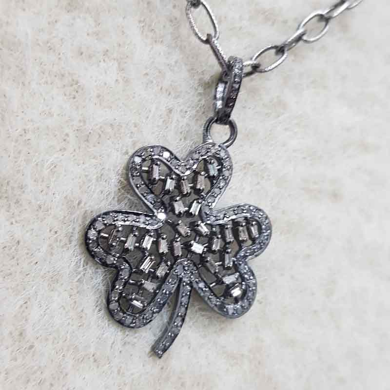 Glorious Designer Flower pendent