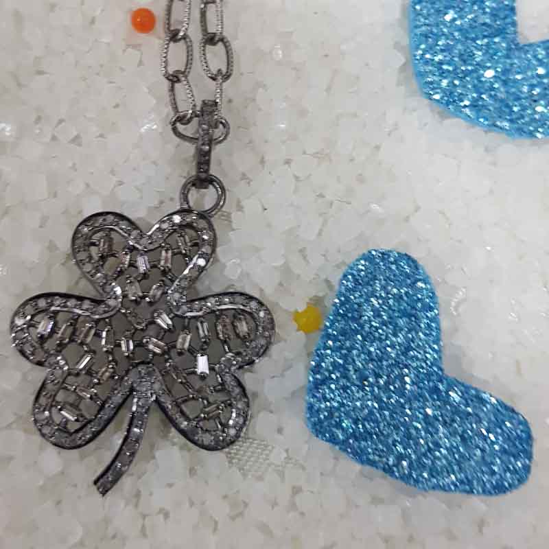 Glorious Designer Flower pendent