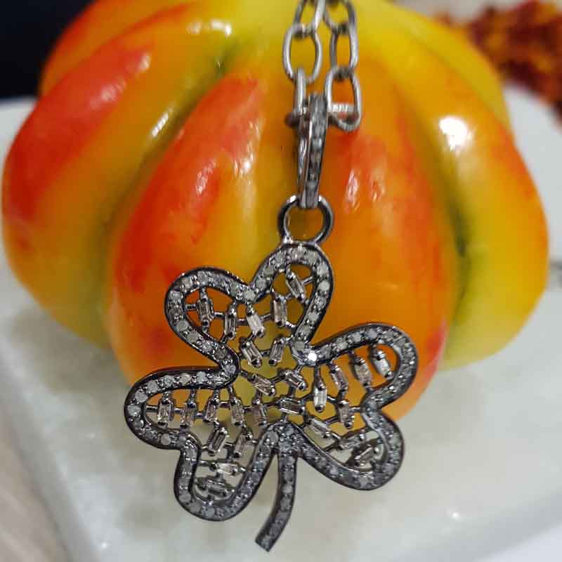 Glorious Designer Flower pendent