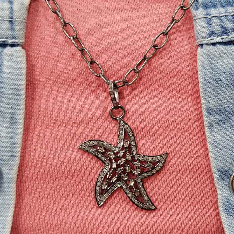 Beautifully Designed Star Fish Pendent