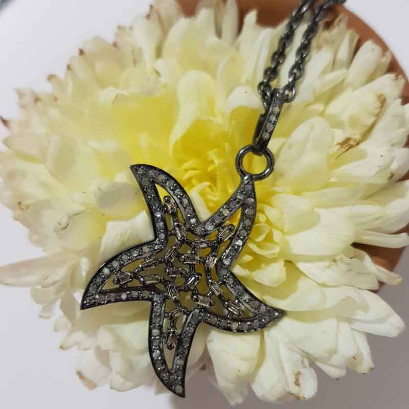 Beautifully Designed Star Fish Pendent