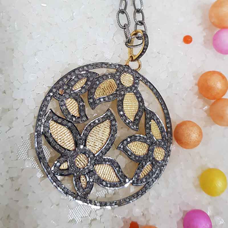 Good Looking Handmade Designer Flower Pendent