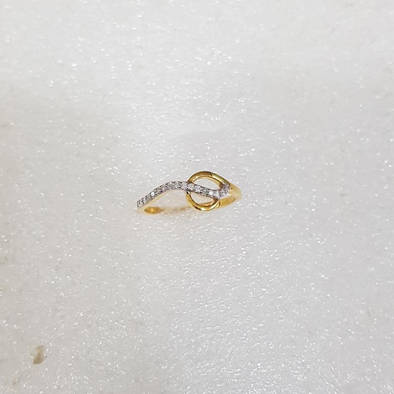 14 KT. DIAMOND CURVED RING