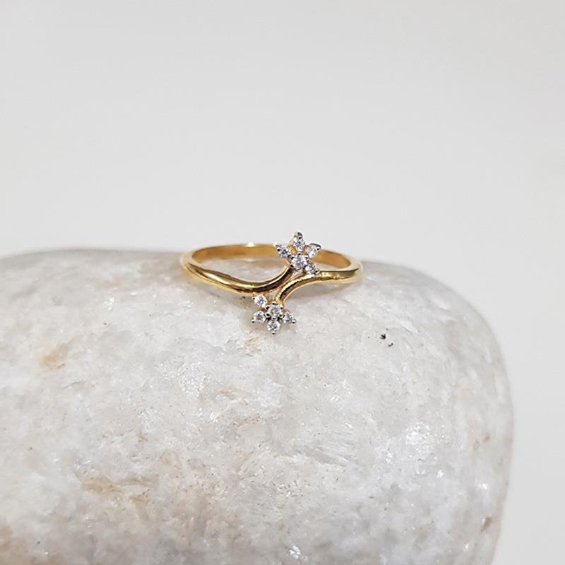 14 KT. DIAMOND OPEN LEAF RING