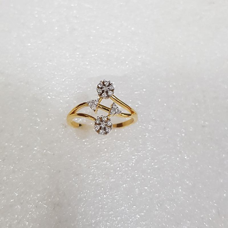 14 KT. GOLD DIAMOND OPEN LEAF RING