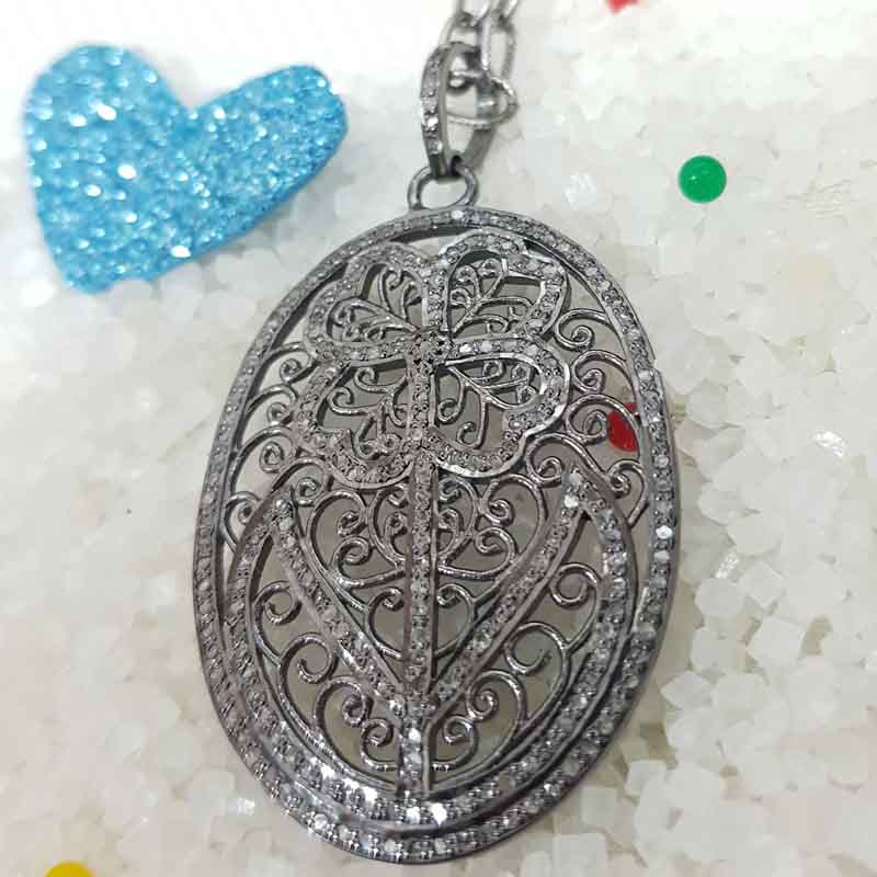 Gorgeous Oval Shaped Flower Style Pendent