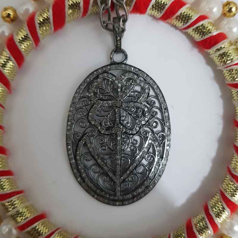 Gorgeous Oval Shaped Flower Style Pendent