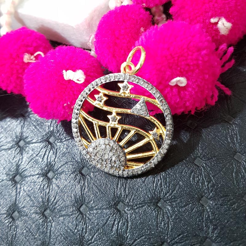 Round Designer Fancy Style Pendent With Pave Diamond