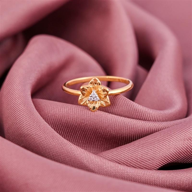 14 KT. DIAMOND FLOWER RING