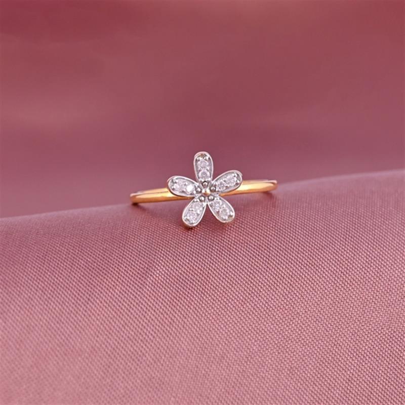 14 KT. GOLD DIAMOND FLOWER RING