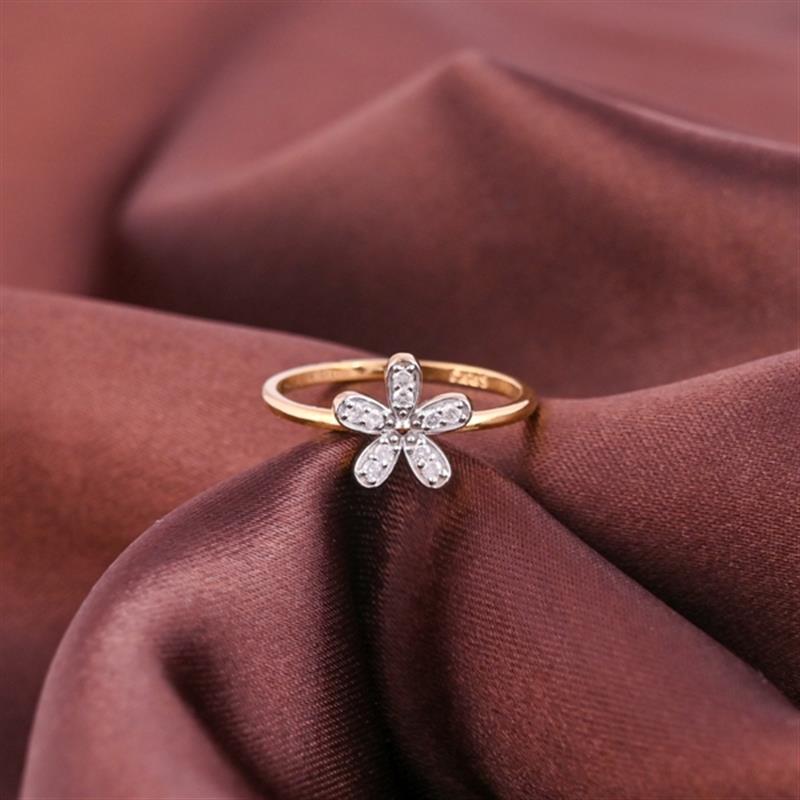 14 KT. GOLD DIAMOND FLOWER RING