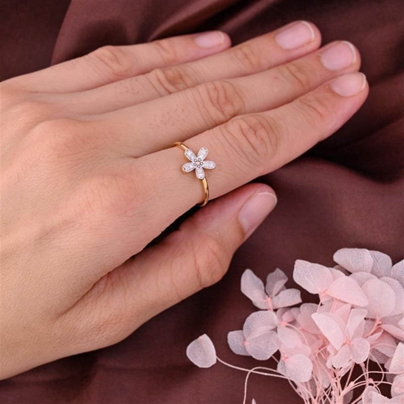 14 KT. GOLD DIAMOND FLOWER RING