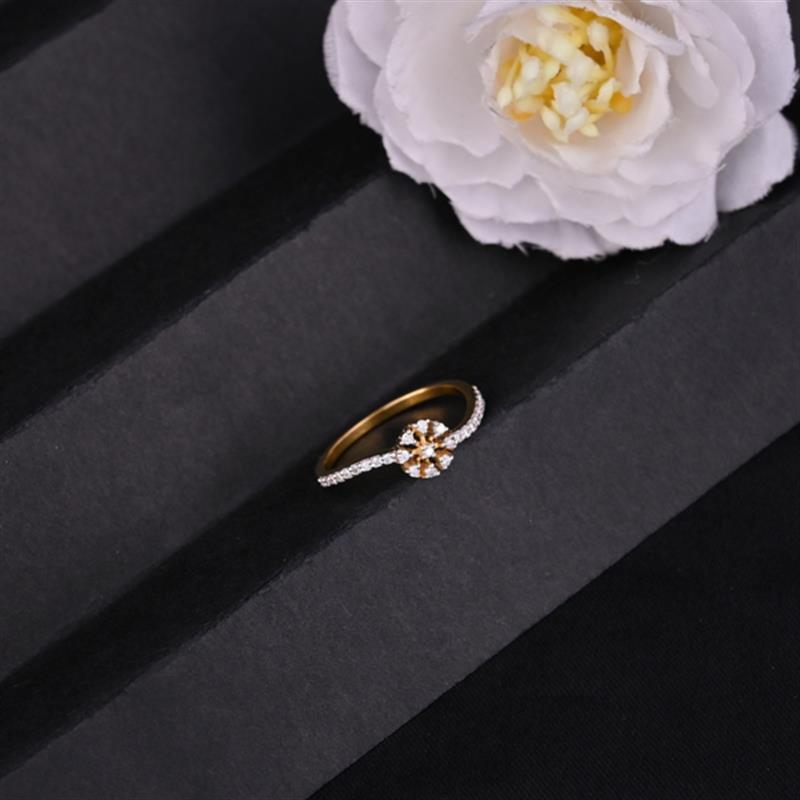 14 KT. ONE LINE DIAMOND FLOWER RING