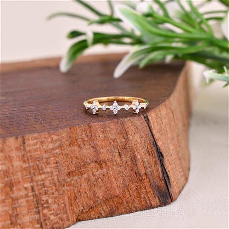 14ct GOLD DIAMOND CLUSTER RING