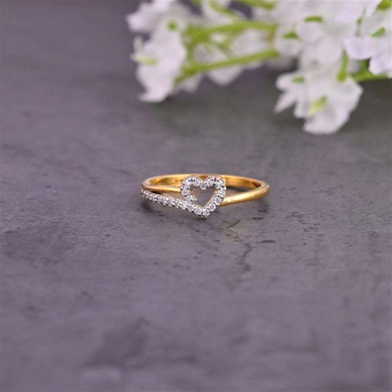 DIAMOND HEART HALF ETERNITY RING