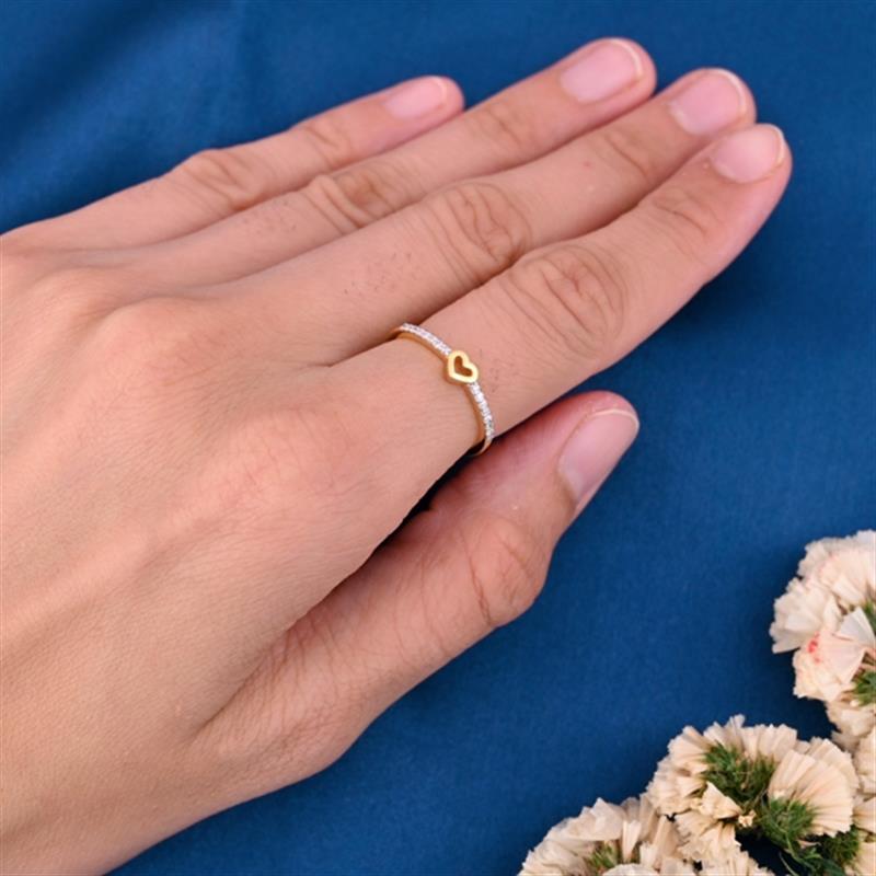 14 KT. GOLD DIAMOND HEART HALF ETERNITY RING