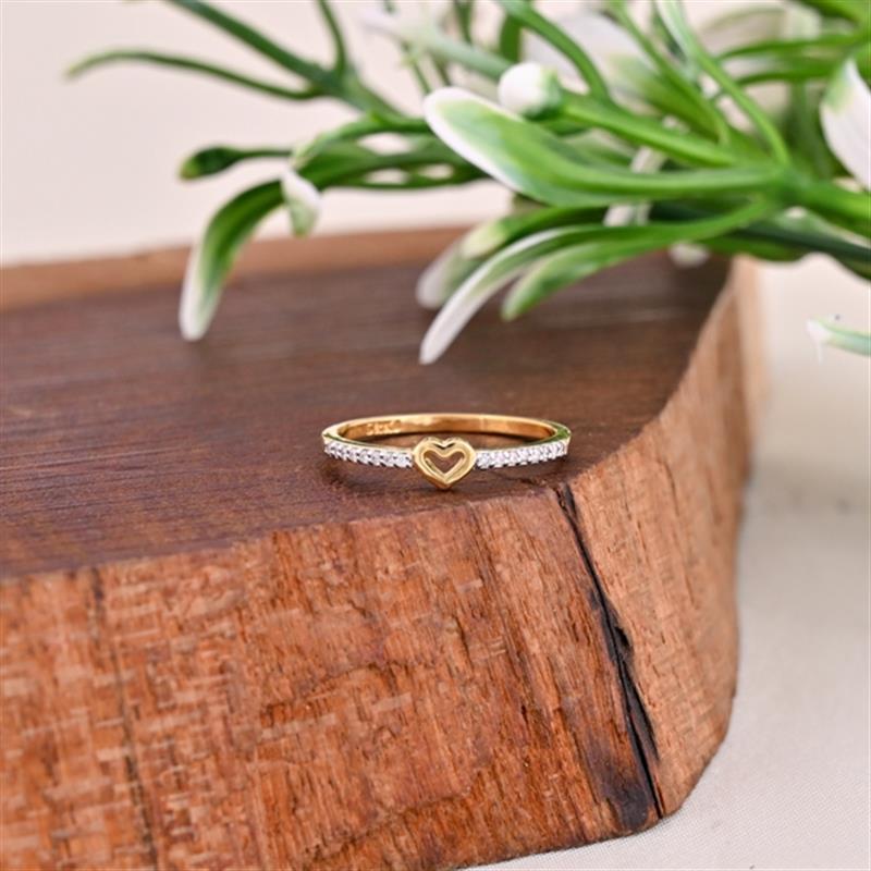 14 KT. GOLD DIAMOND HEART HALF ETERNITY RING