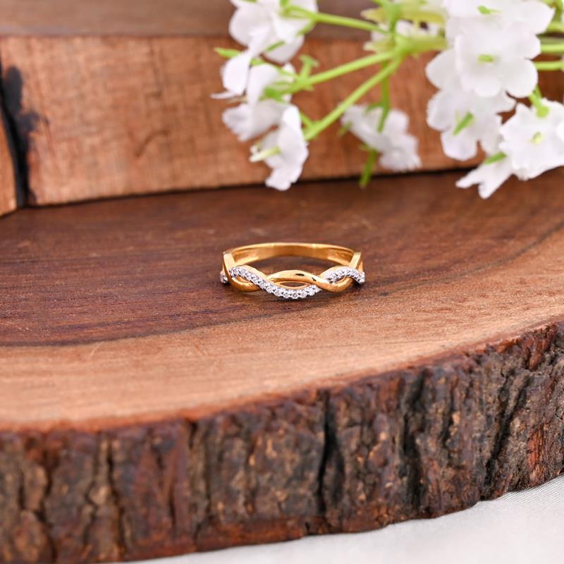 14 KT. NATURAL SINGLE LINE DIAMOND RING