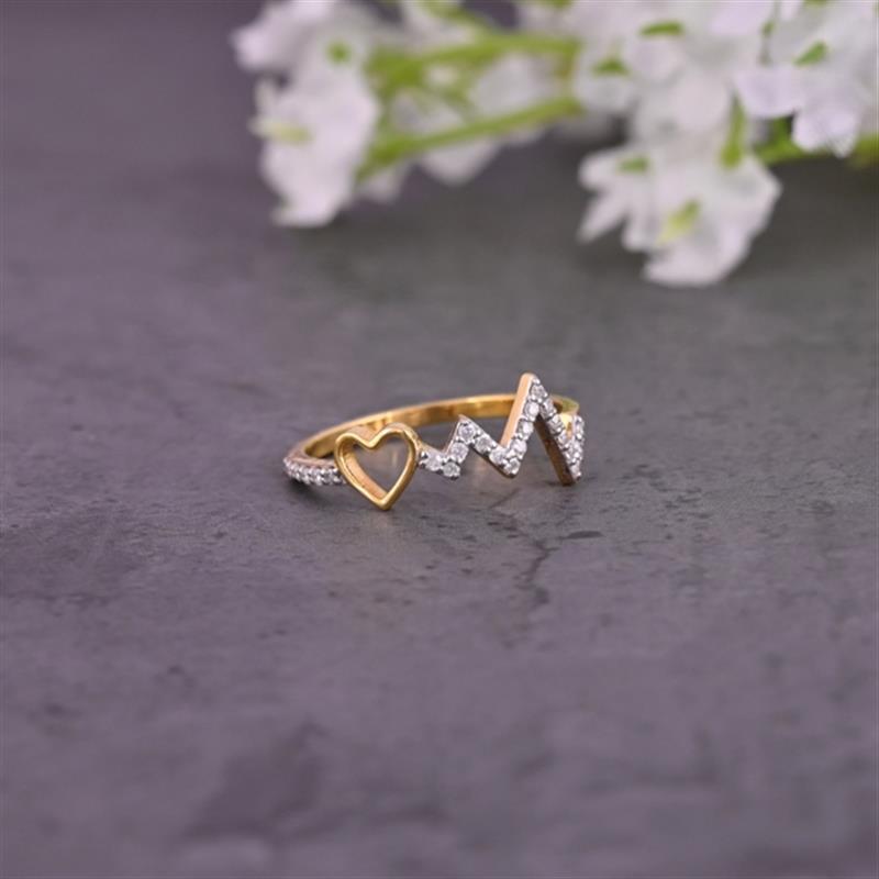 14 KT. DIAMOND HEARBEAT RING