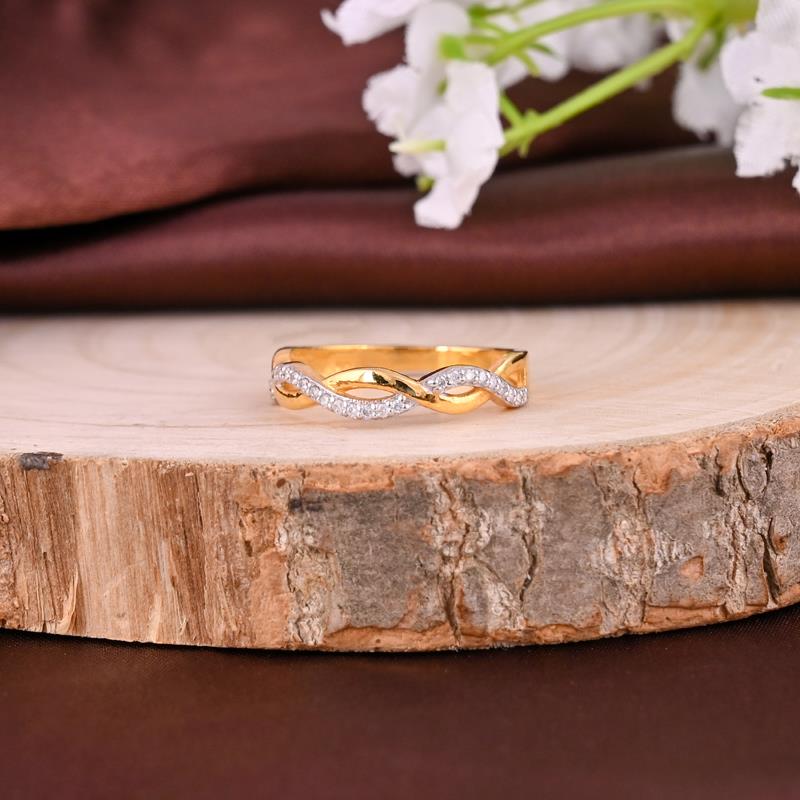 14 KT. NATURAL SINGLE LINE DIAMOND RING