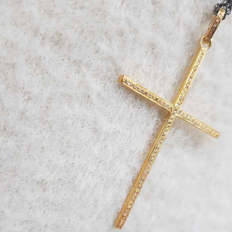 Yellow And Black Beautiful Cross Designed Pave Diamond Pendent