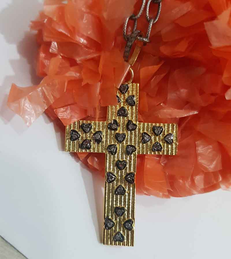 Cross pendent With Little Pave Hearts