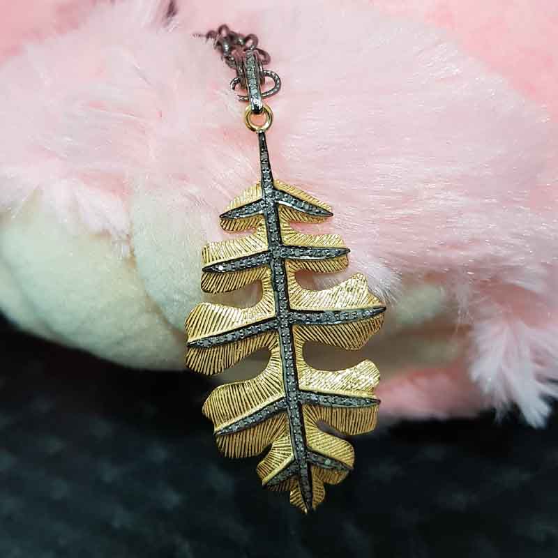 Attractive Pave Diamond Handmade Fancy Leaf Designer Pendent