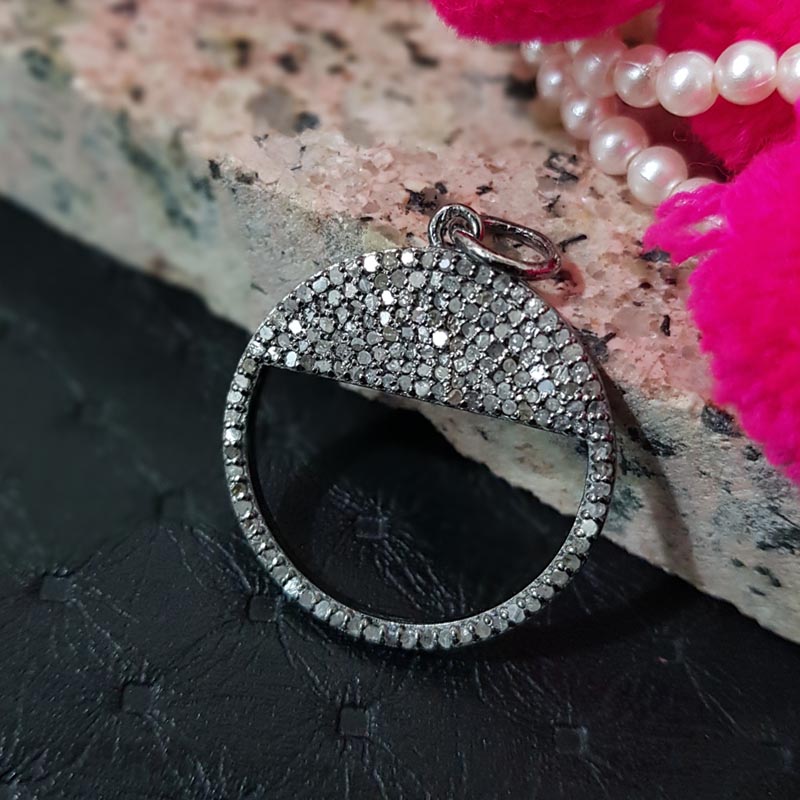 925 Sterling Silver Handmade beautiful Round Pendant With Pave Diamond