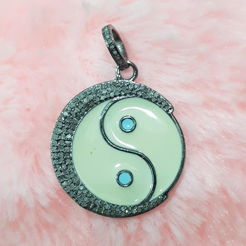 Good Looking Handmade Designer Round Pendant With Pave Diamond