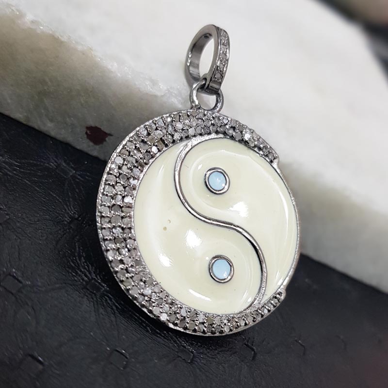 Good Looking Handmade Designer Round Pendant With Pave Diamond