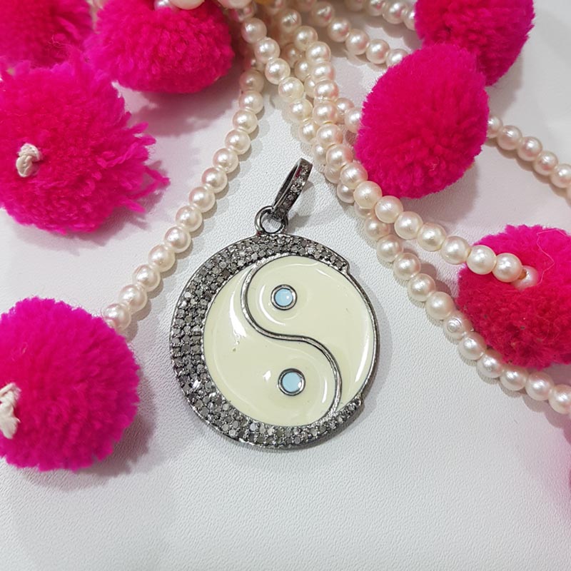 Good Looking Handmade Designer Round Pendant With Pave Diamond