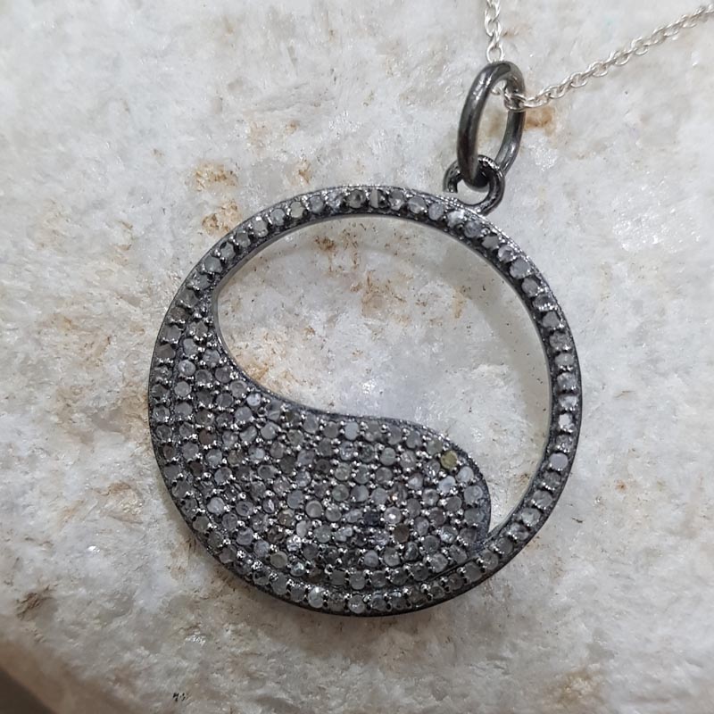 Attractive Pave Diamond Handmade Fancy Designer Round pendant