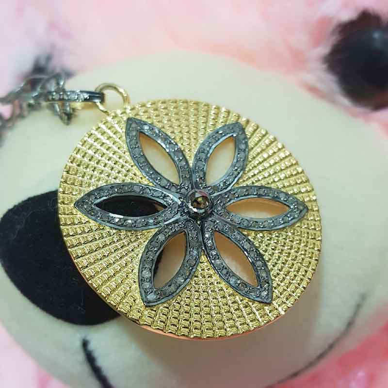 Round With Flower Style Beautiful Pave Diamond Handmade Fancy Pendant