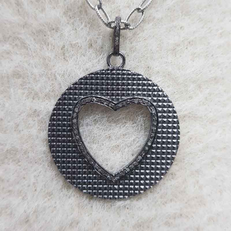 Black Beautiful Disk Pendent With Little Open Heart