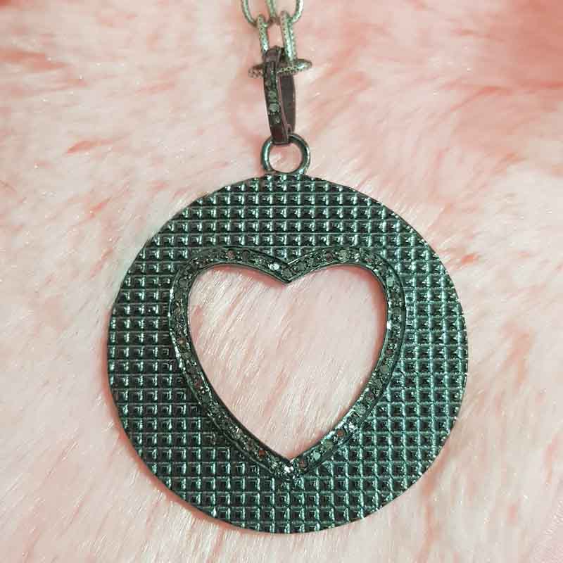 Black Beautiful Disk Pendent With Little Open Heart