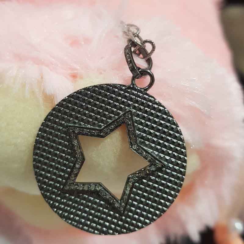 Beautiful Round Disk Pendent With Little Open Star