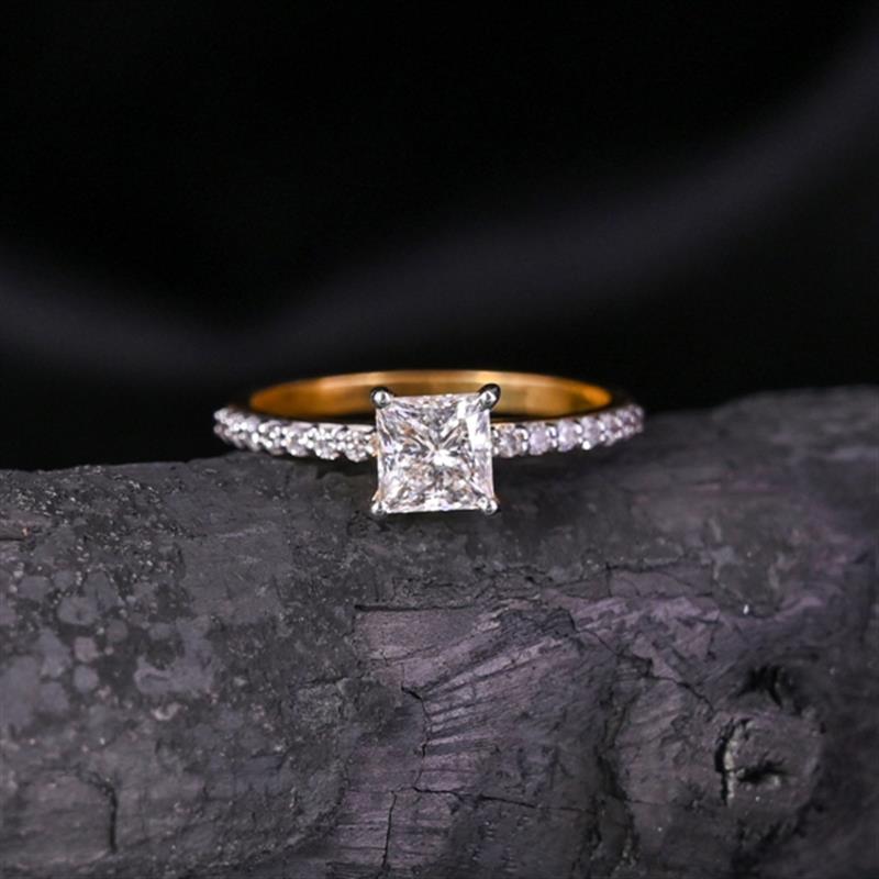 NATURAL DIAMONDS 14 K GOLD RING