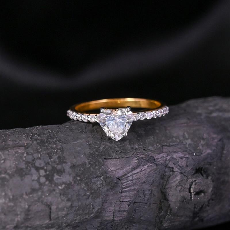 SOLITAIRE DIAMOND ENGAGEMENT RING