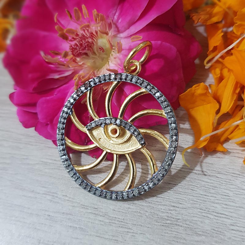 Good Looking Handmade Designer Round Pendant With Pave Diamond