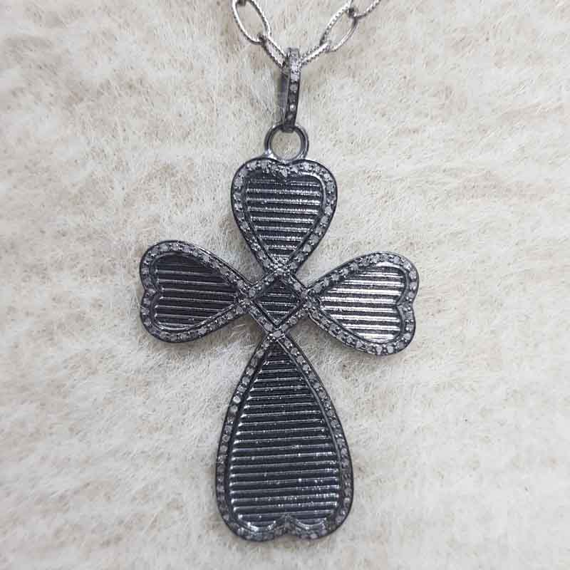 Gorgeous Heart Designer Cross Style Pendent